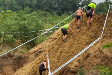 brutálATOM akadályfutás – szöges cipő kizárva